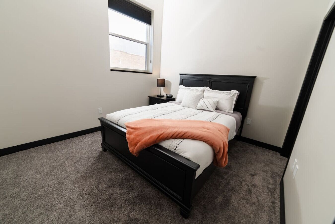 1 多间卧室、WiFi、床单