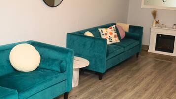 Townhome, Lake View | Ruang tamu