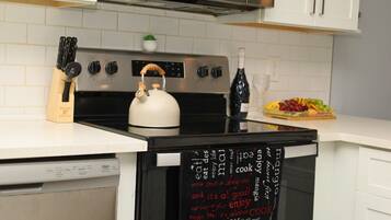 Townhome, Lake View | Dapur peribadi