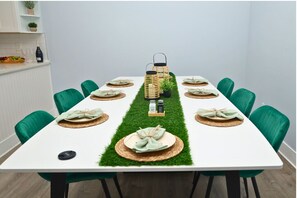 Nhà liên kế, quang cảnh hồ | Khu ăn uống