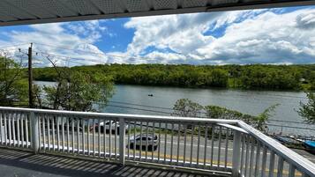 Townhome, Lake View | Property grounds