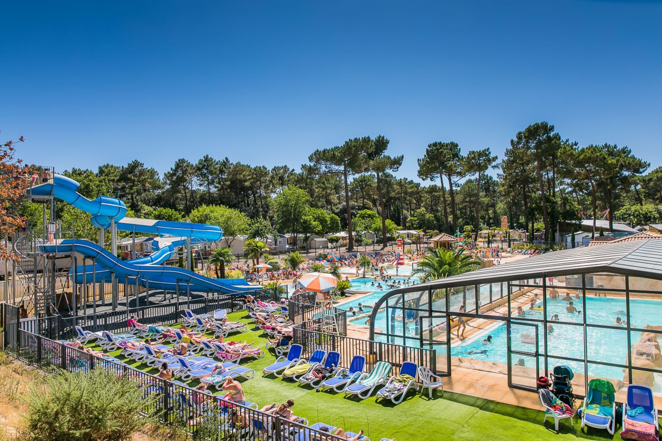Una piscina techada, una piscina climatizada