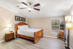 4 makuuhuonetta, silitysrauta/-lauta, internet, vuodevaatteet