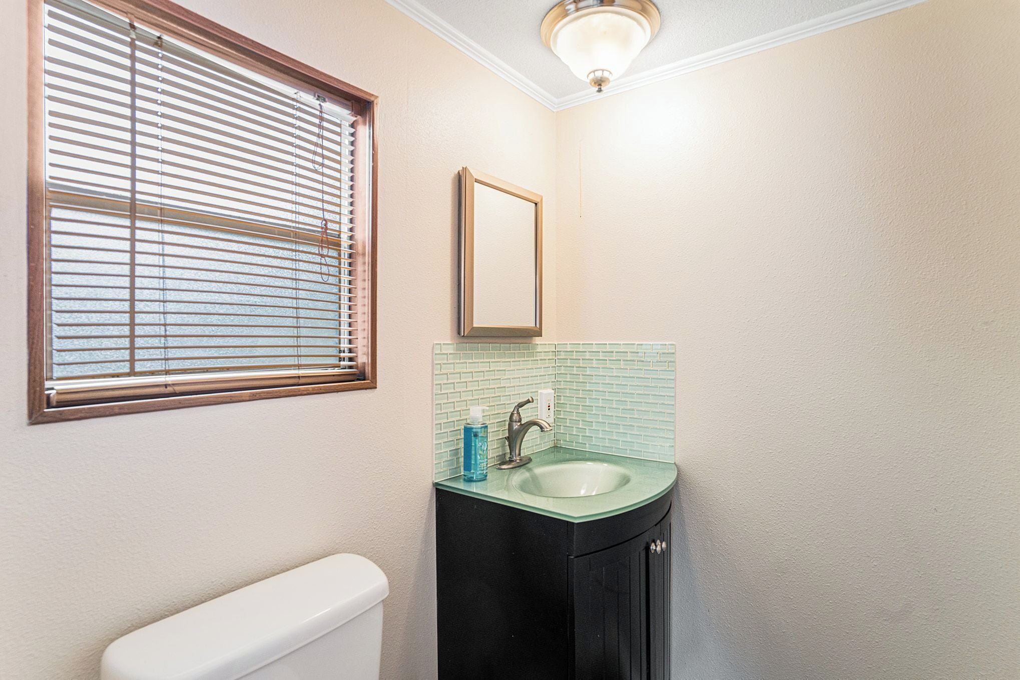 Dusj, håndklær, såpe og toalettpapir