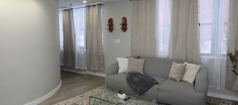 Chic 2BR Retreat in Albany. Cozy, Stylish & Central