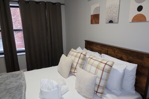 2 bedrooms, internet, bed sheets