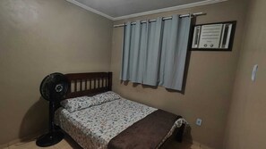 3 bedrooms, iron/ironing board, WiFi, bed sheets - 3-Bedroom House with Garage and BBQ Area (Casimiro de Abreu)