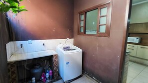 Interior - 3-Bedroom House with Garage and BBQ Area (Casimiro de Abreu)