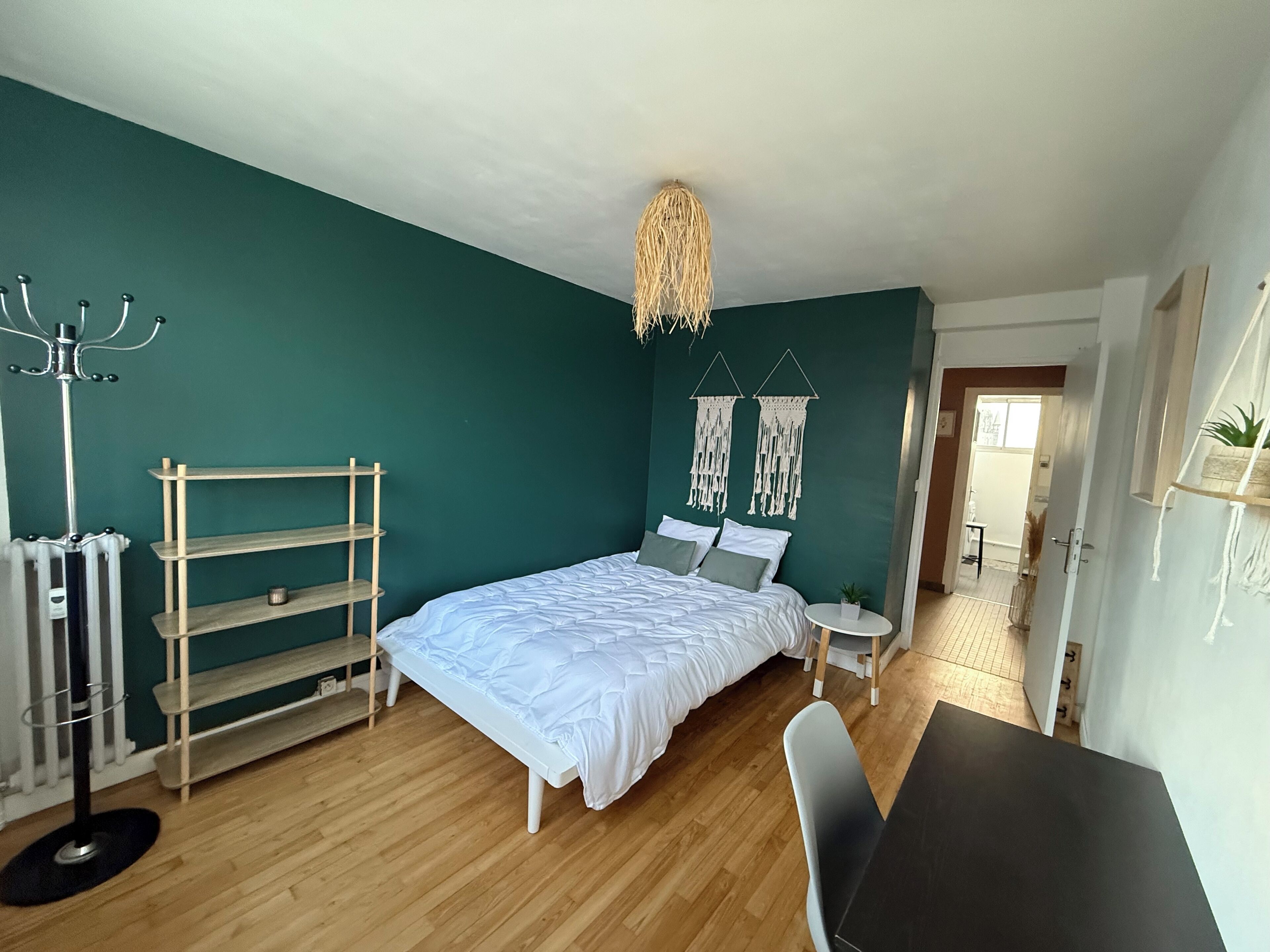 3 chambres, bureau, draps fournis