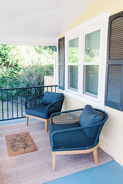 Cozy Pensacola Retreat "The Gwendolyn" - Minutes to Downtown & Beach