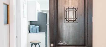 Cozy Pensacola Retreat "The Gwendolyn" - Minutes to Downtown & Beach
