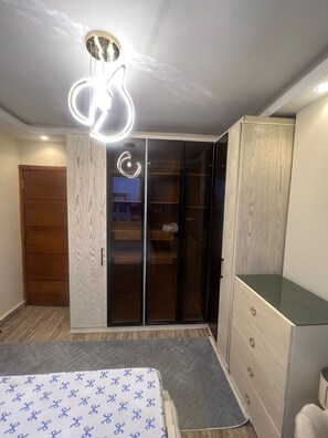 2 عدّة غرف نوم ومكواة/لوح كي وواي فاي مجانًا