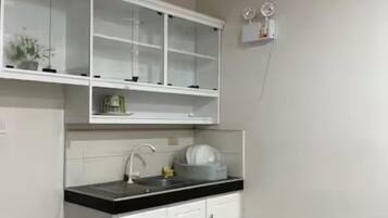 Stovetop, cookware/dishes/utensils