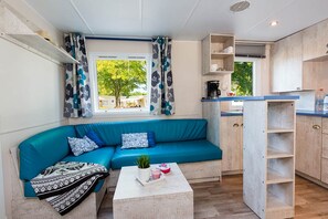 Televisión, mesa de ping pong