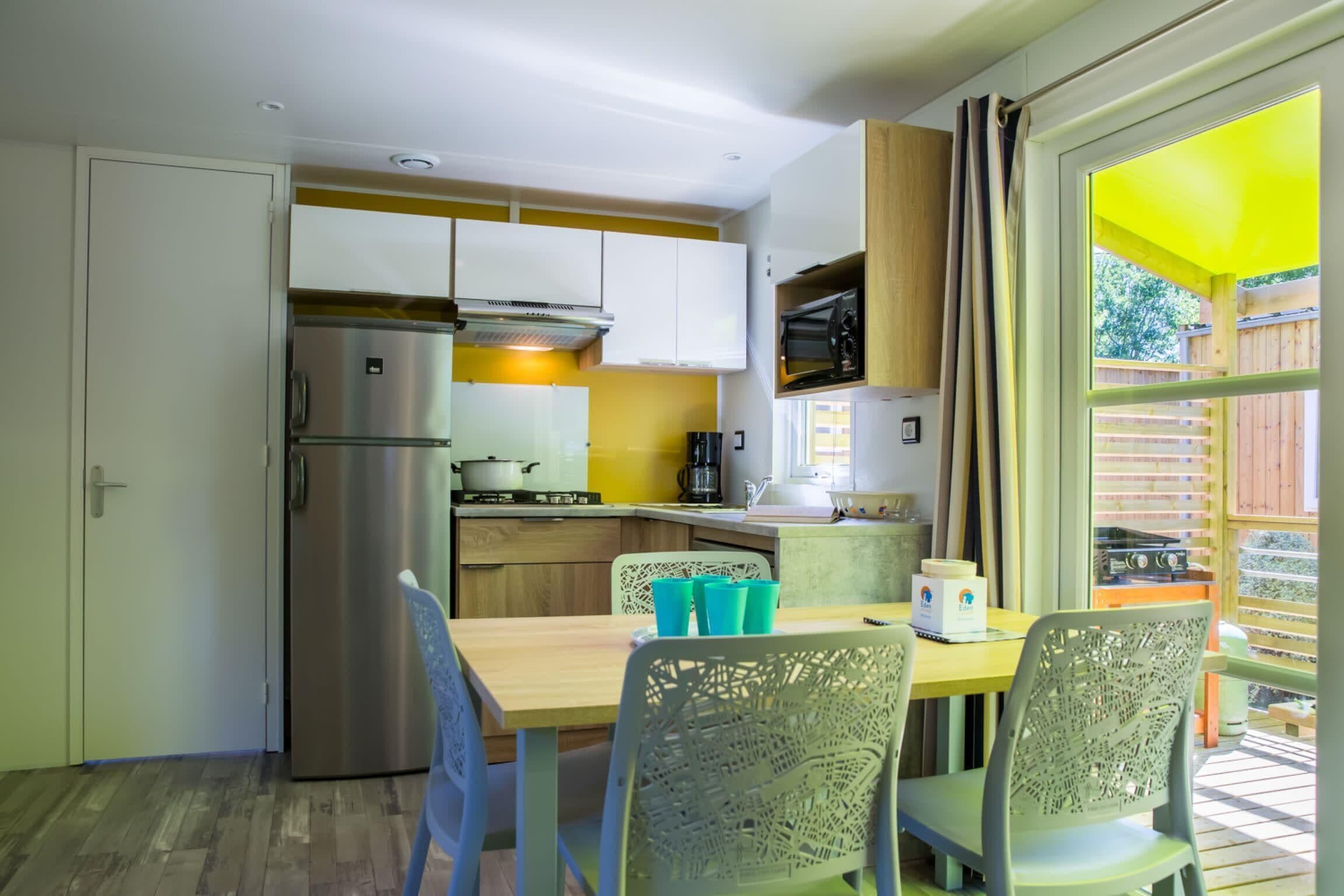 Réfrigérateur, micro-ondes, plaque de cuisson, lave-vaisselle