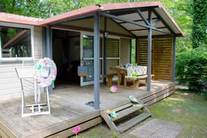 Outdoor dining - Truffe - Chalet confort 3 – 6p (Saint-Geniès)