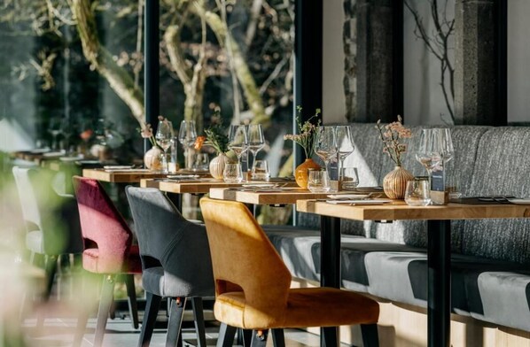 Lunch, dinner served; German cuisine, garden views 