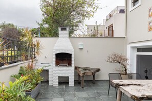 House, Patio, City View | Outdoor dining - Charme e design no coração dos Jardins (São Paulo)