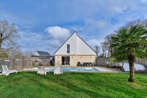 A heated pool - La Villa des Tilleuls - Avec Piscine Privée (Férel)