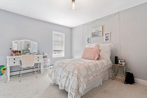 3 habitaciones, tabla de planchar con plancha, wifi y ropa de cama 