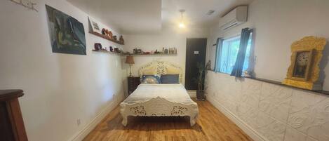 3 bedrooms, internet, bed sheets