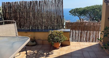 Italian-style sea-view cottage suspended between Sorrento and the Amalfi Coast