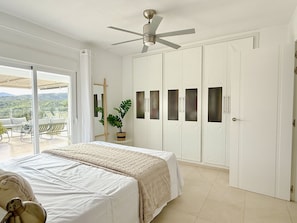 3 bedrooms, iron/ironing board, internet, bed sheets - Finca Moderna w/Private Pool & Views/Tolox (Tolox)