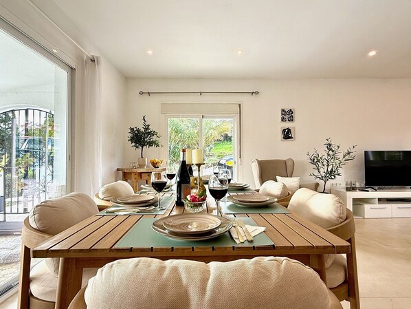 Dining - Finca Moderna w/Private Pool & Views/Tolox (Tolox)