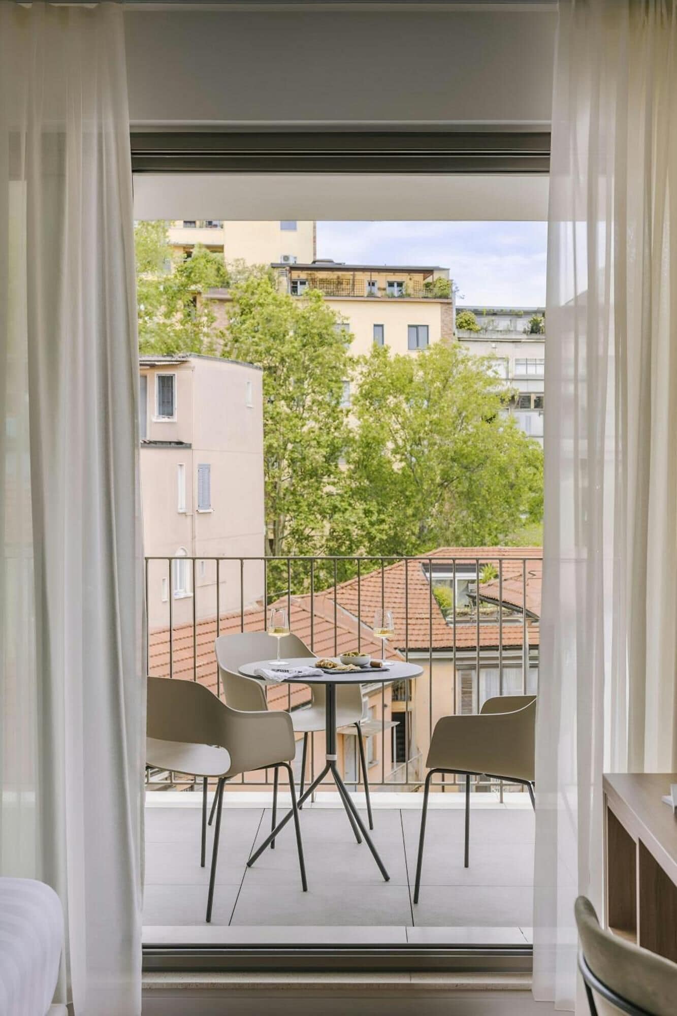 L Studio, Kitchen, Balcony | Premium bedding, minibar, individually decorated, individually furnished