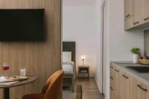 Studio Suite Superior, 1 Tempat Tidur King dengan tempat tidur Sofa, dapur | Seprai premium, minibar, dan didekorasi berbeda-beda