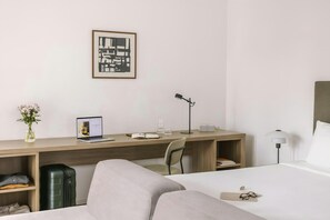 Ropa de cama de alta calidad, minibar y decoración personalizada 