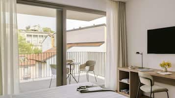 Ropa de cama de alta calidad, minibar y decoración personalizada