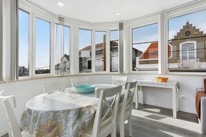 Dining - Apartment 'Casa Dos Terraços T3 1º' with Balcony, Wi-Fi, and Air Conditioning (São Martinho do Porto)