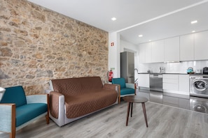 TV - Apartment 'Dos Terraços T3 Rc' with Balcony, Wi-Fi and Air Conditioning (São Martinho do Porto)