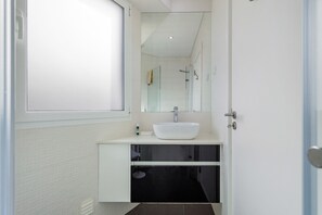 Dusche, Haartrockner, Handtücher