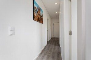 Interior - Apartment 'Dos Terraços T3 Rc' with Balcony, Wi-Fi and Air Conditioning (São Martinho do Porto)
