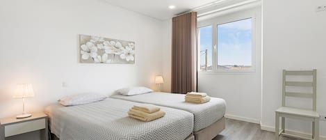 2 室のベッドルーム、アイロン / アイロン台、WiFi、ベッドシーツ