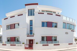 Exterior - Apartment 'Casa Dos Terraços Penthouse' with Balcony, Wi-Fi and Air Conditioning (São Martinho do Porto)