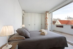 3 bedrooms, iron/ironing board, WiFi, bed sheets - Apartment 'Casa Dos Terraços Penthouse' with Balcony, Wi-Fi and Air Conditioning (São Martinho do Porto)