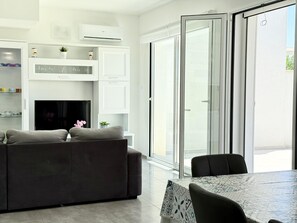 TV - Villa Bluquiete - Marina Di Ragusa (Marina di ragusa)