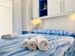 4 chambres, fer et planche à repasser, lit parapluie, Wi-Fi gratuit