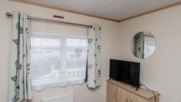 2 bedrooms, individually decorated, individually furnished, free WiFi