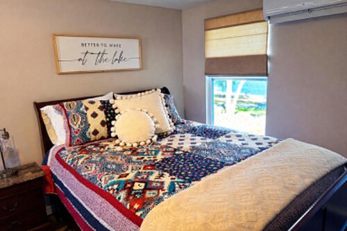 Cozy 1-bedroom lake front cabin in the quaint town of Keystone Heights, FL