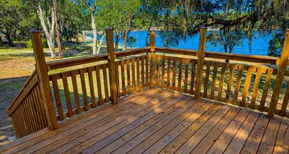 Cozy 1-bedroom lake front cabin in the quaint town of Keystone Heights, FL