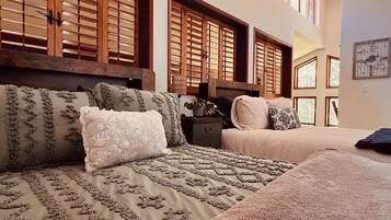 4 bedrooms, desk, free WiFi, bed sheets