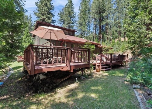 Cozy, peaceful mountain retreat in Lake Davis, Portola. Outdoor lover getaway!