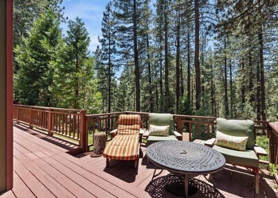 Cozy, peaceful mountain retreat in Lake Davis, Portola. Outdoor lover getaway!