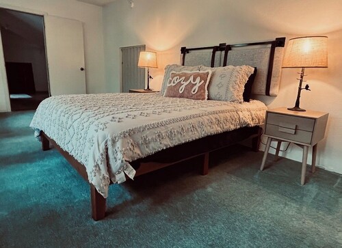 Cozy, peaceful mountain retreat in Lake Davis, Portola. Outdoor lover getaway!