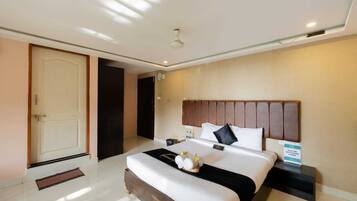 Classic Room | Desk, laptop workspace, free WiFi