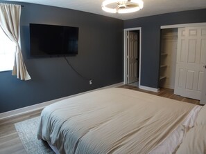 4 室のベッドルーム、WiFi、ベッドシーツ